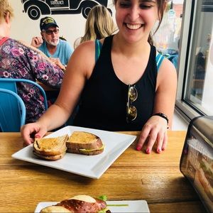 Meet your Posher, Shana